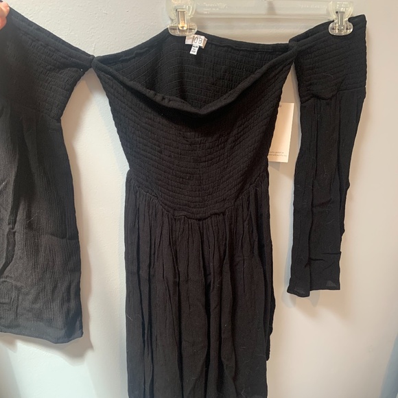 BRAND NEW TOBI DRESS WITH FLOWY SLEEVES - Picture 1 of 2